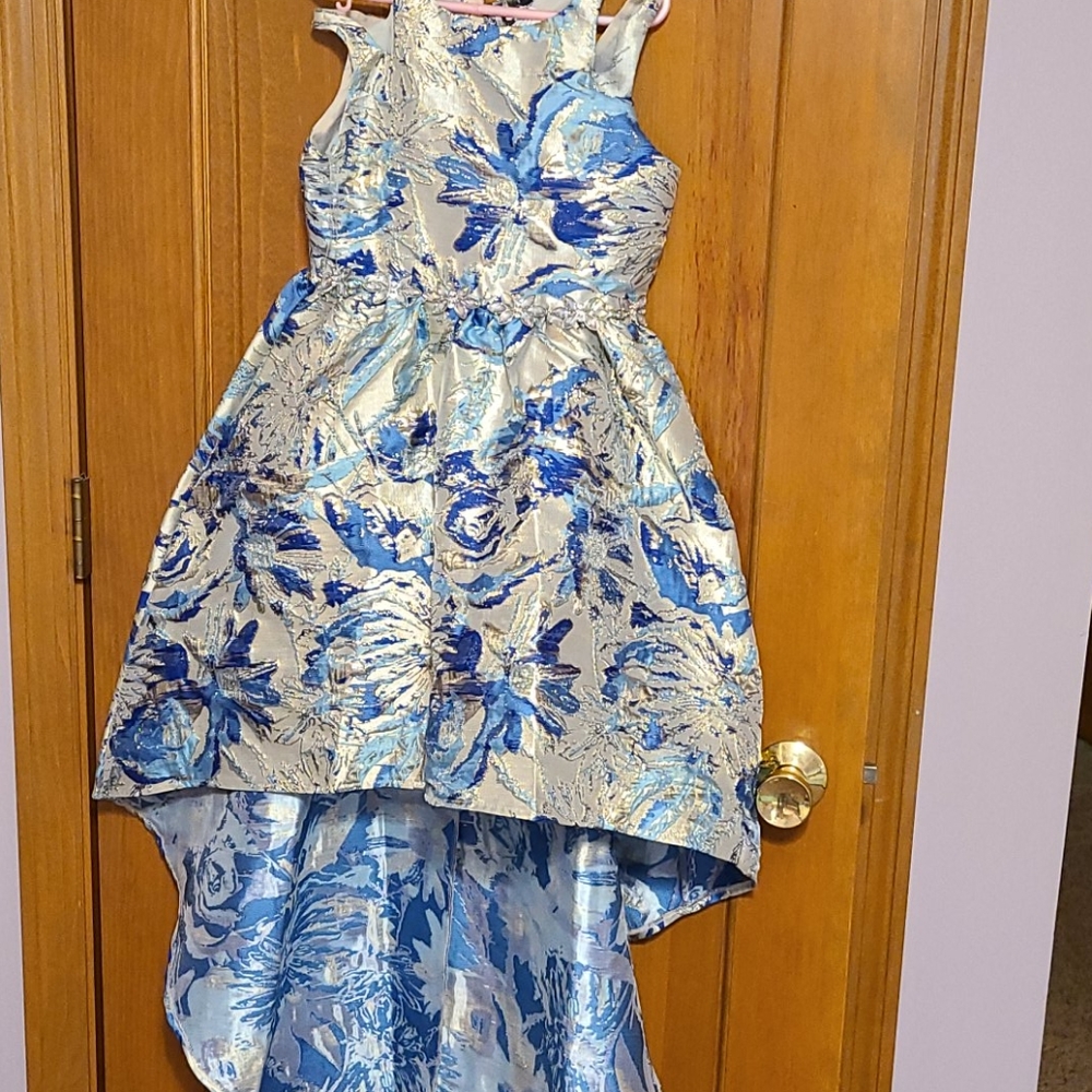 Dress - Picture 2 of 3